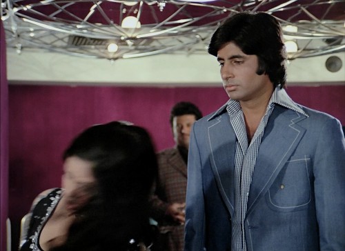 Deewaar-1975.1080p.BluRay.Rip.x264.DTS.5.1.ESub-DUS-IcTv.mkv_snapshot_01.13.20.000.jpg