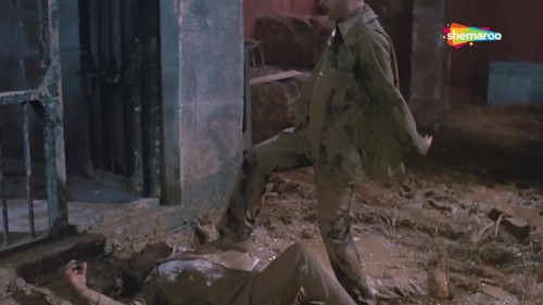 Chori-Mera-Kaam-1975-WebDL-1080p-x264-AAC-2.0.mp4-15.jpg
