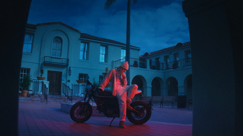 Justin-Bieber---Hold-On-1080p-WebDL-h264-AVC-AAC2.0-DusIctv.mp4_20210319_200141.216.png