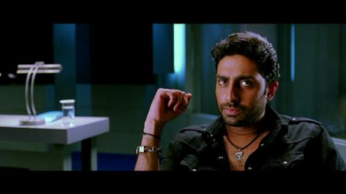 Dhoom-2-2006-1080p-BluRay-Remux-AVC-DTS-HDMA-5.1-DusIctv.mkv_20210518_220057.429.png