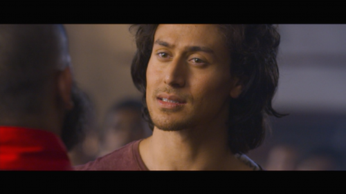 Baaghi-2016-1080p-Bluray-Remux-AVC-TrueHD-Atmos-7.1-DusIctv.mkv_20210529_200501.020.png