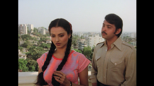 Khubsoorat-1980-1080p-Bluray-Remux-AVC-DTSHD-MA-2.0-DusIctv.mkv_20210529_204326.784.png